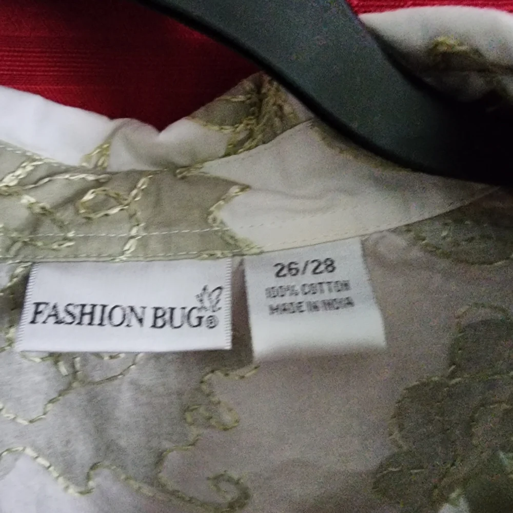Plus Size top - Picture 2 of 2